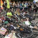 Hand-bikeři na náměstí Míru